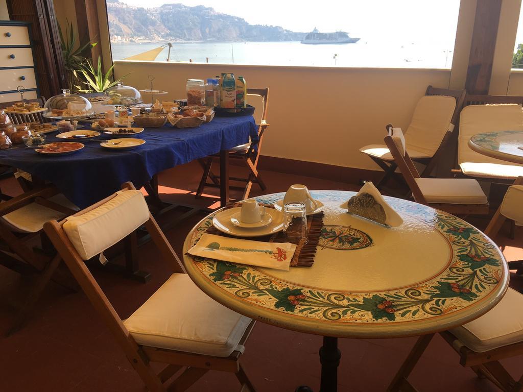 B&B Baia Delle Sirene Giardini-Naxos Buitenkant foto